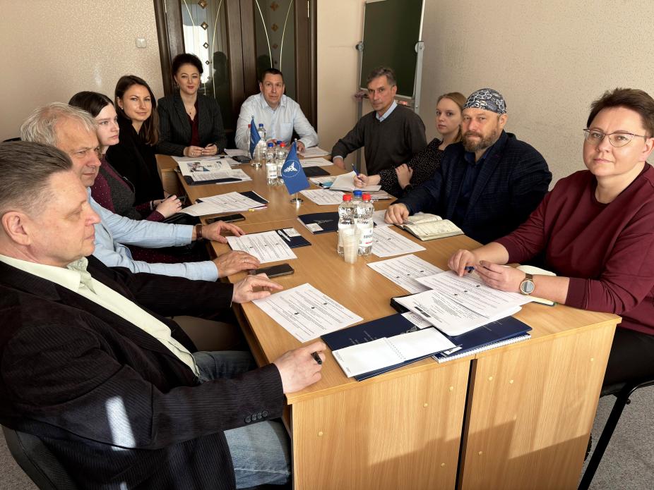 Round Table in Borisov: Making the Complex Clear 