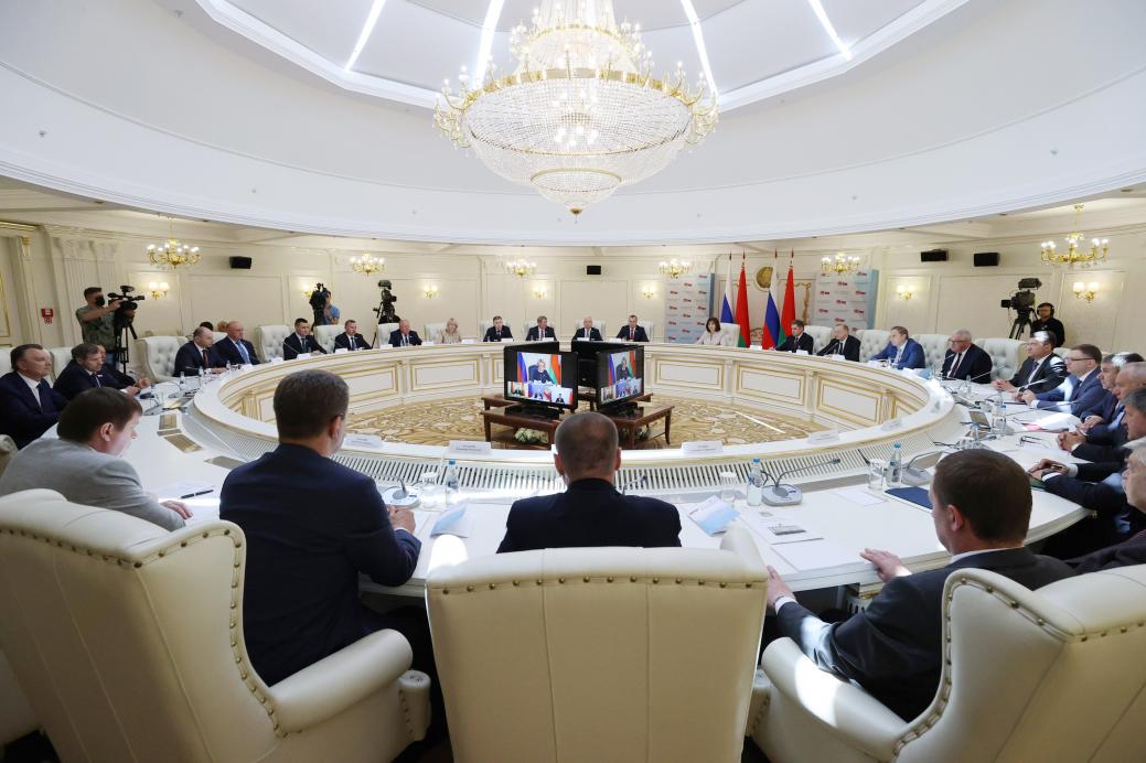BelCCI Chairman Vladimir Ulakhovich takes part in the plenary session of the 8th Forum of Regions of Belarus and Russia
